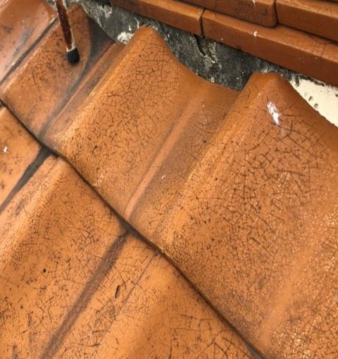 愛知県豊田市　屋根工事　瓦屋根　漆喰詰め直し工事　漆喰の崩れ、剥がれの放置は危険です! (3)