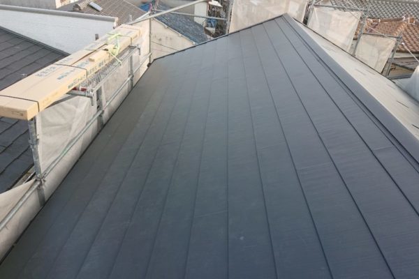 みよし市　屋根工事　屋根葺き替え工事　雨漏り　化粧スレートからガルバリウム鋼板へ (2)-min