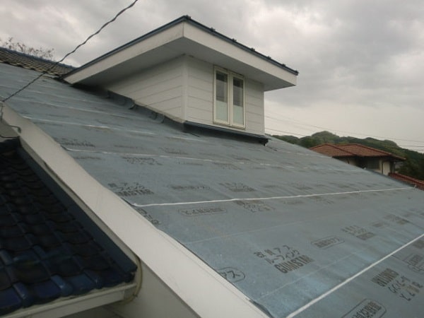 豊田市　屋根工事　屋根葺き替え工事　瓦屋根からガルバリウム鋼板へ (2)-min