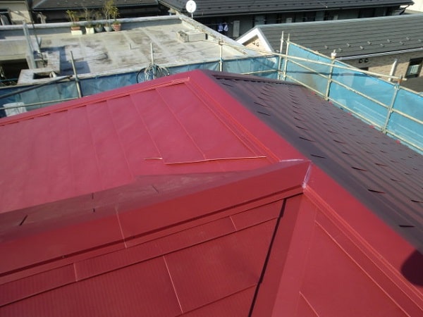 豊田市　屋根工事　屋根カバー工法(重ね葺き工事)　コロニアルからガルバリウム鋼板（横葺き）へ (2)-min