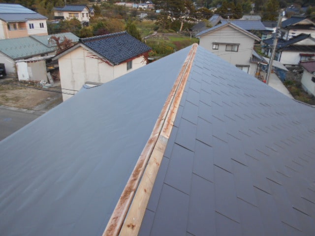 みよし市　屋根工事　屋根カバー工法(屋根重ね葺き工事)　ガルバリウム鋼板 (1)-min