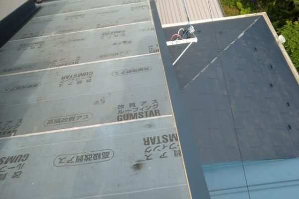 豊田市　屋根工事　屋根葺き替え工事　瓦屋根からガルバリウム鋼板へ (1)-min