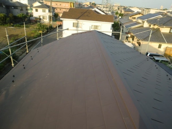 豊田市　屋根工事　屋根葺き替え工事　貫板、棟板金を取り付け　完工 (2)-min